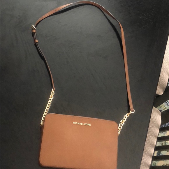 New with tags Michael Kors Large crossbody bag. - Picture 2 of 4